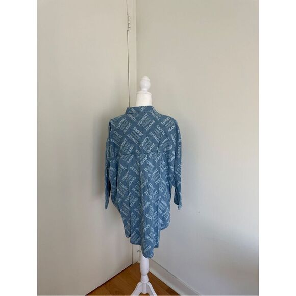 NWT Tommy Hilfiger All-over Logo Chambray Shirt Denim Blue Women Size M - Picture 2 of 6